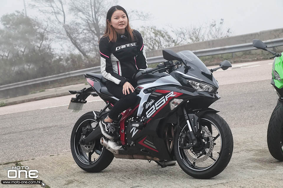 2021 KAWASAKI ZX-25R RIDING