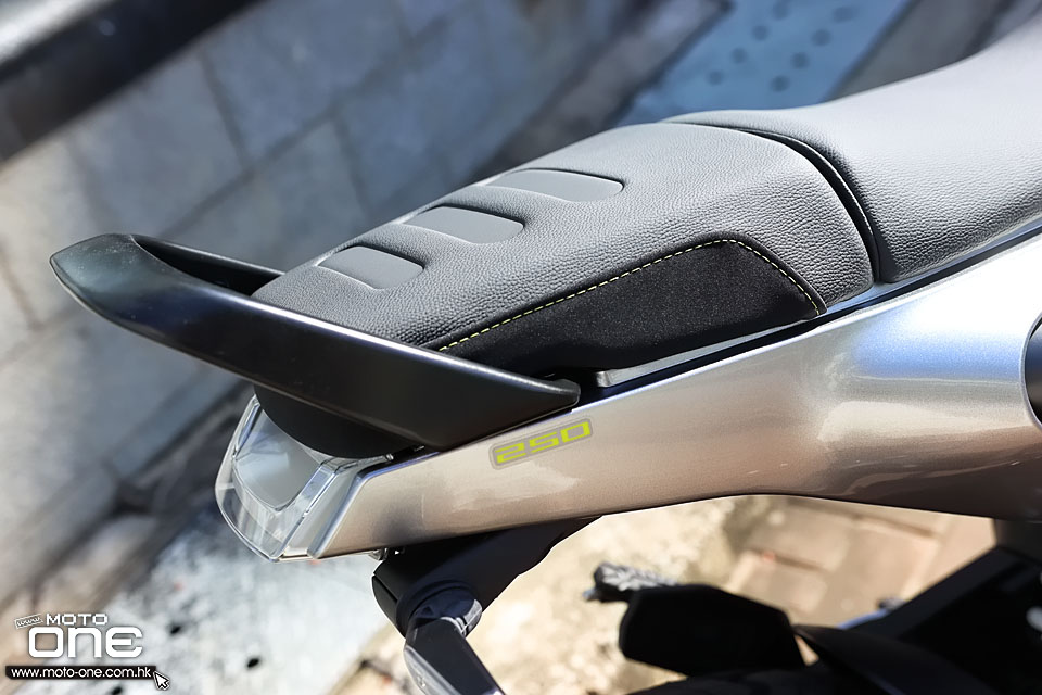 2021 HUSQVARNA SVARTPILEN 250