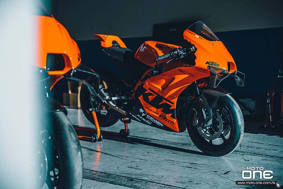 2022 KTM RC-8C track