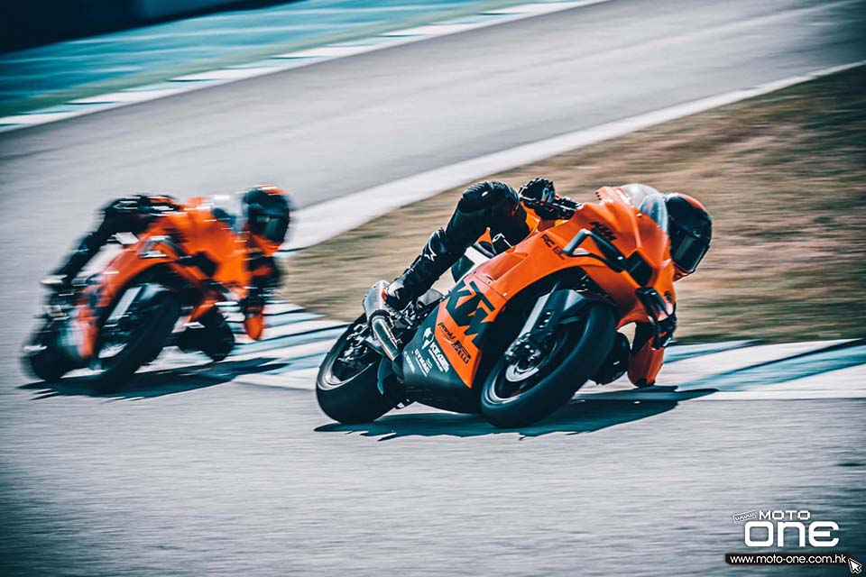 2022 KTM RC-8C track