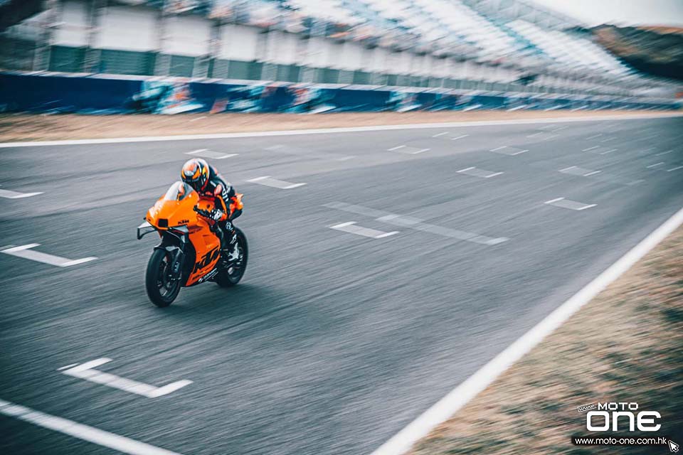 2022 KTM RC-8C track