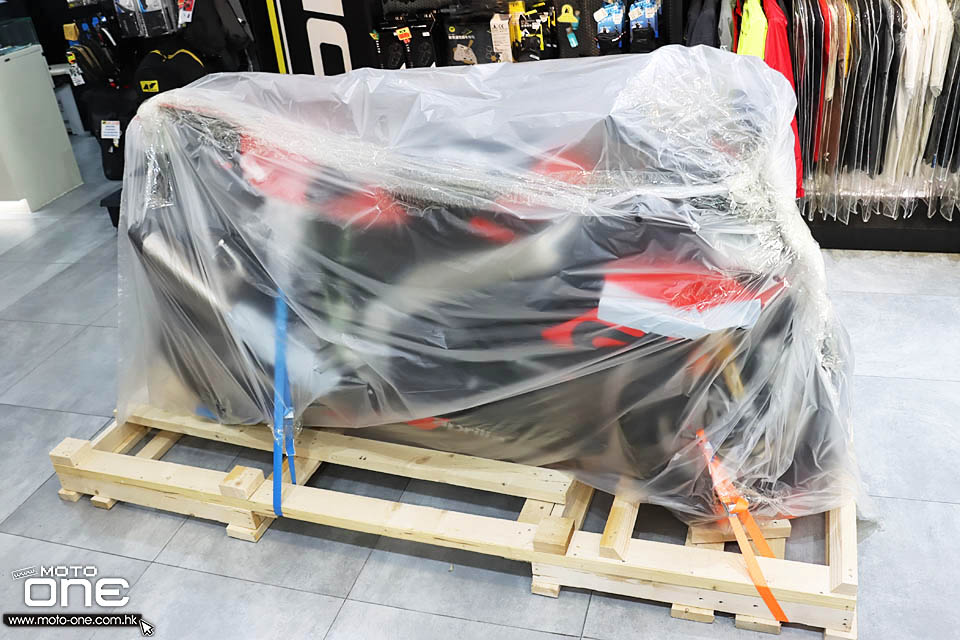 2021 Aprilia RSV4 Factory and Tuono V4 Factory