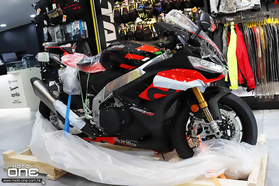 2021 Aprilia RSV4 Factory and Tuono V4 Factory