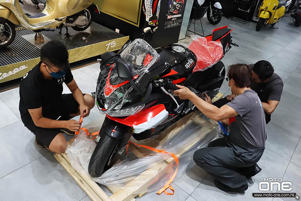 2021 Aprilia RSV4 Factory and Tuono V4 Factory