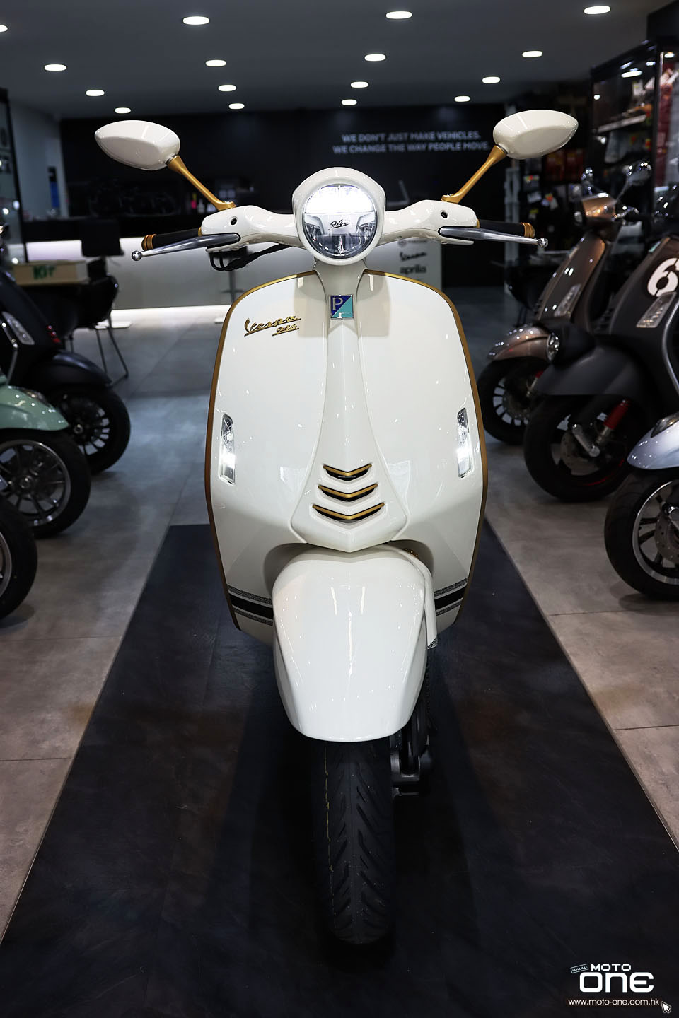 2021 Vespa 946 Christian Dior