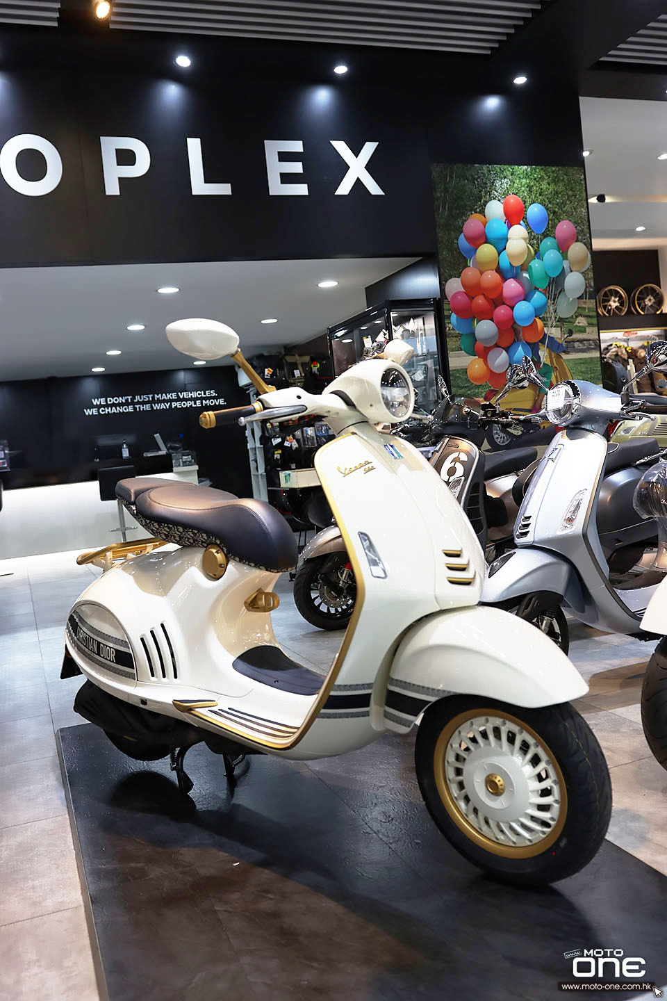 2021 Vespa 946 Christian Dior