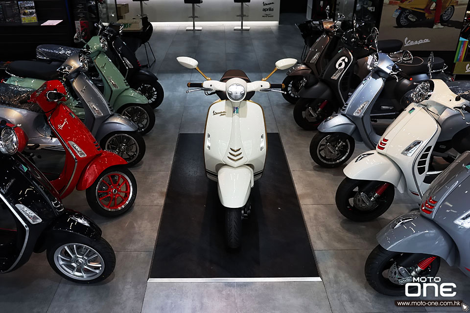 2021 Vespa 946 Christian Dior