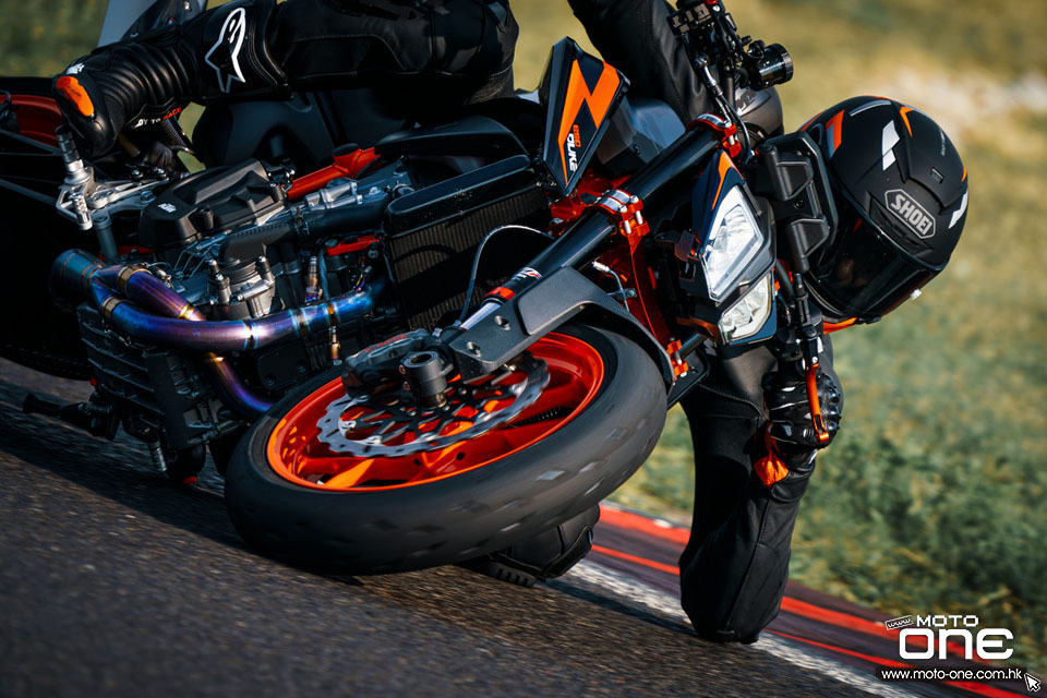 2022 KTM 890 DUKE R
