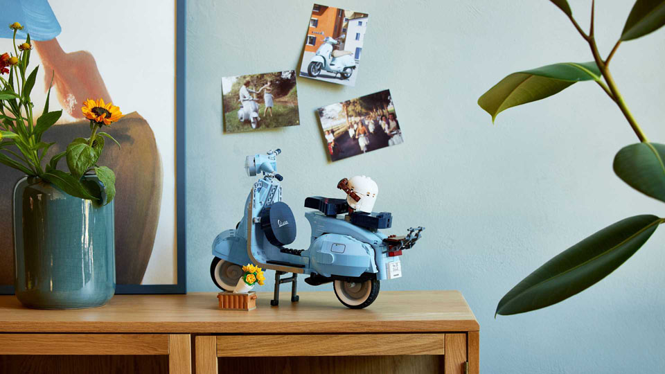 2022 LEGO x Vespa 125 1960s