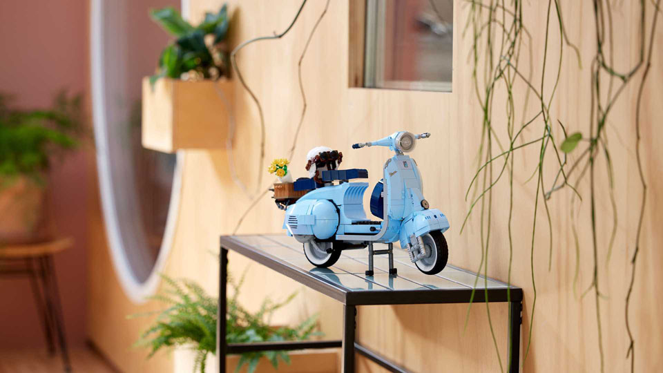 2022 LEGO x Vespa 125 1960s