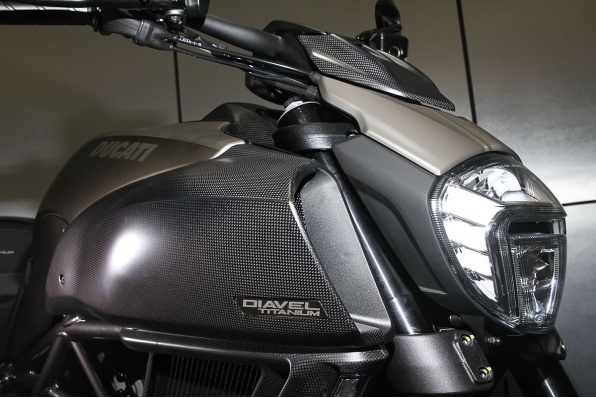 2015 DUCATI DIAVEL Titanium-限量500台鈦合金版抵港
