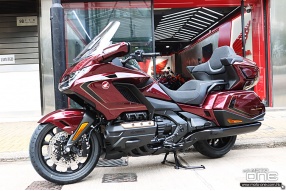 2026 Honda Gold Wing Tour Airbag DCT 50週年紀念版 - 金屬紅色抵港 