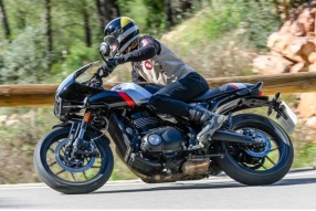 Triumph Thruxton 400 - 英倫Cafe Racer復古跑格,400級入門新選擇