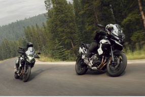 2027 Triumph Tiger 1200系列登場:158ps三汽缸、自動降低座高,四款型號全面升級