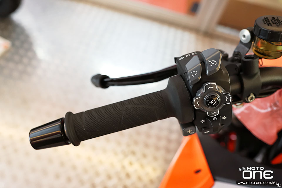 2022 KTM 1290 SUPER DUKE R