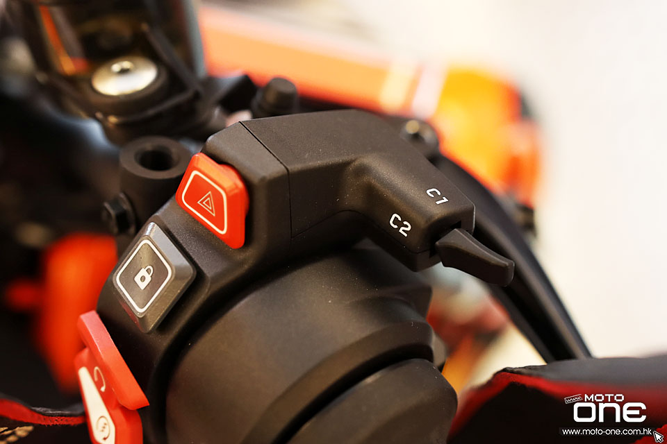 2022 KTM 1290 SUPER DUKE R