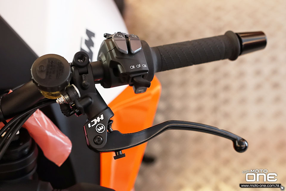 2022 KTM 1290 SUPER DUKE R