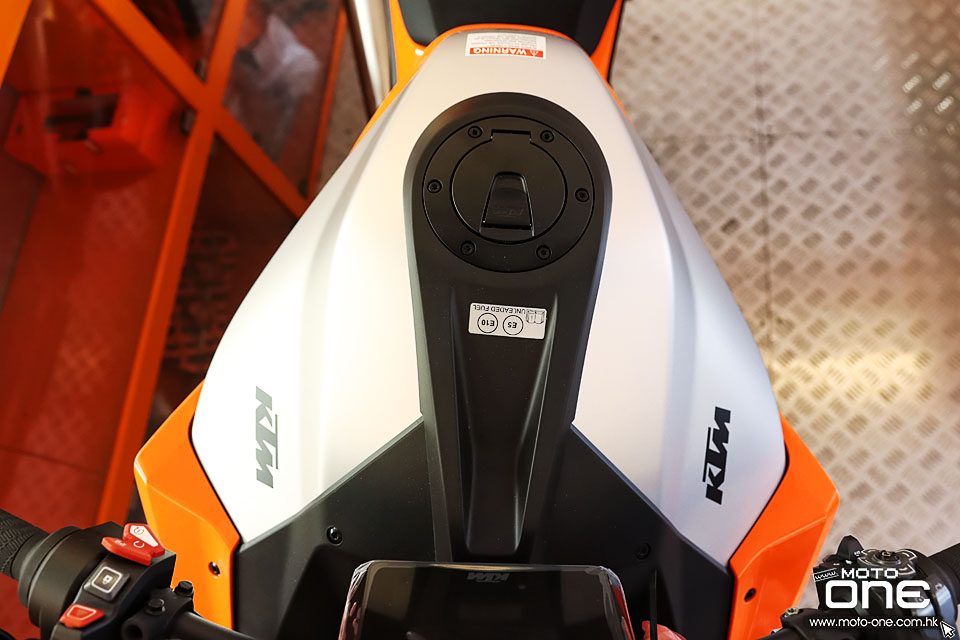 2022 KTM 1290 SUPER DUKE R