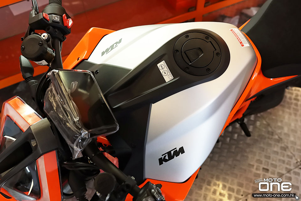 2022 KTM 1290 SUPER DUKE R