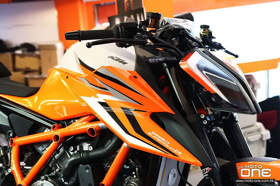 2022 KTM 1290 SUPER DUKE R