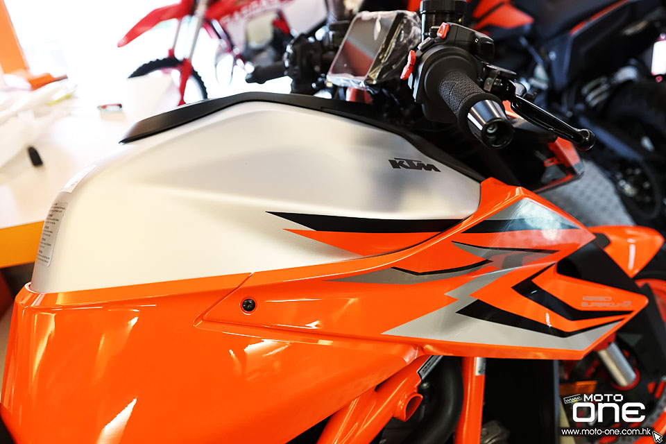 2022 KTM 1290 SUPER DUKE R