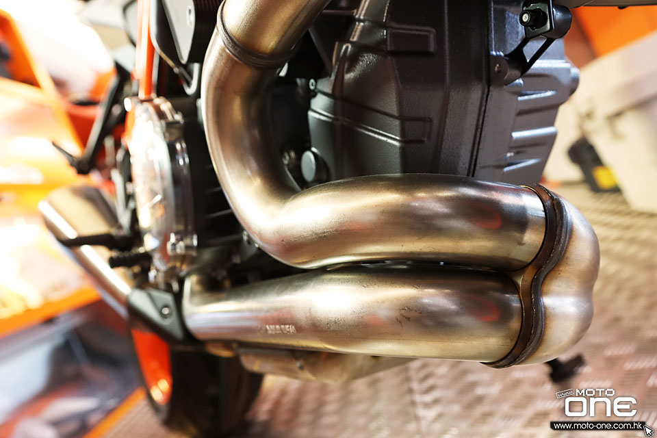 2022 KTM 1290 SUPER DUKE R